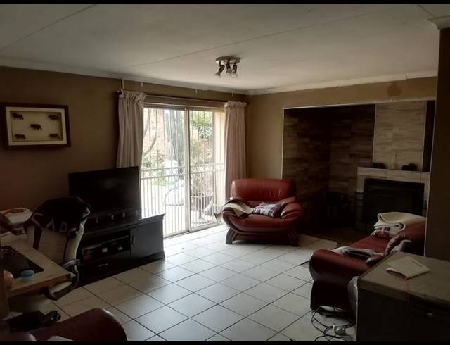3 BEDROOM HOUSE FOR SALE IN LINDHAVEN